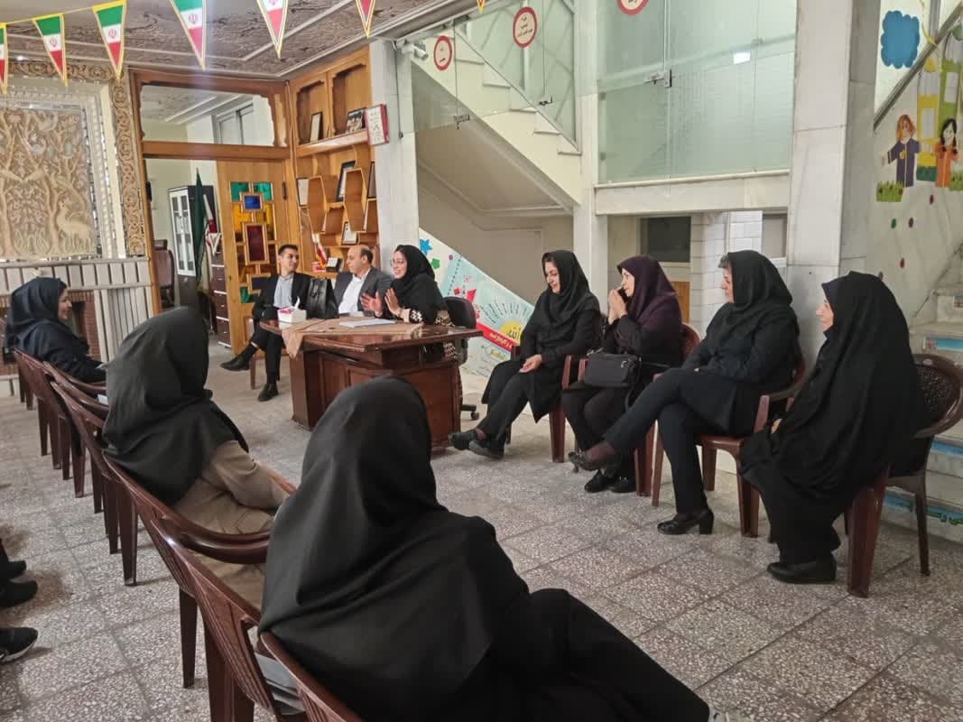 جلسه شورای معلمان و مدیران مجتمع اموزشی نگارین1405-1404