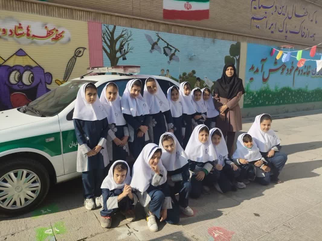 هفته نیروی انتظامی.دبستان نگارین1405-1404.دعوت از نیروی انتظامی
