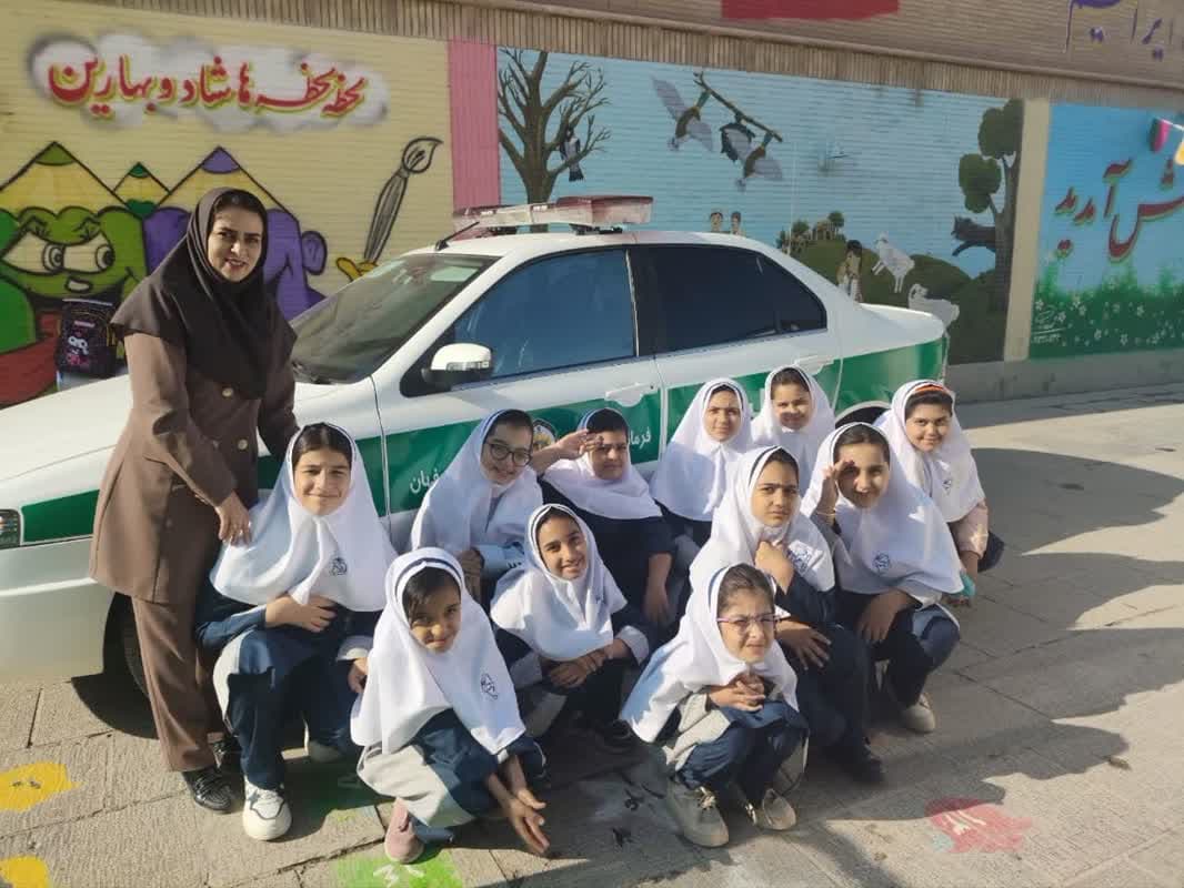 هفته نیروی انتظامی.دبستان نگارین1405-1404.دعوت از نیروی انتظامی