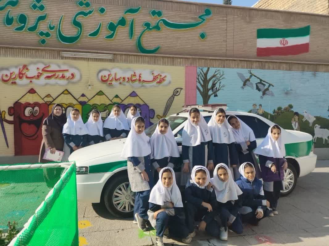 هفته نیروی انتظامی.دبستان نگارین1405-1404.دعوت از نیروی انتظامی
