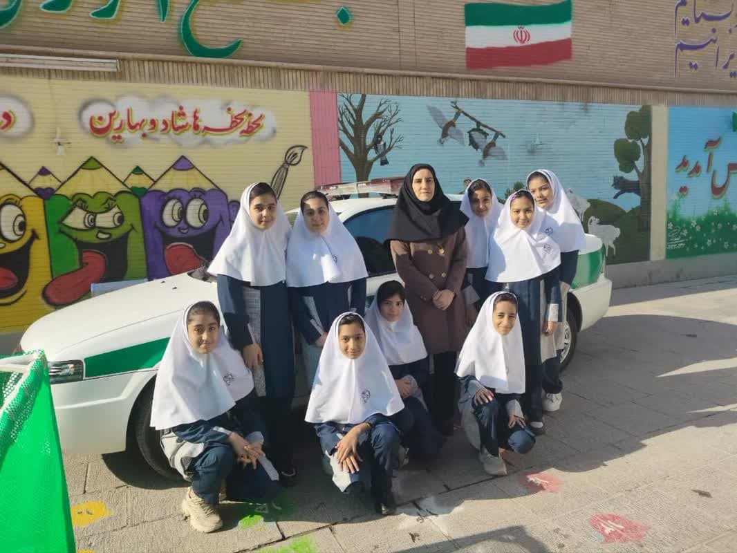 هفته نیروی انتظامی.دبستان نگارین1405-1404.دعوت از نیروی انتظامی